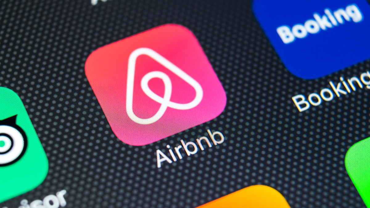 Booking.com Airbnb путешествия бронь новости отели санкции мир 