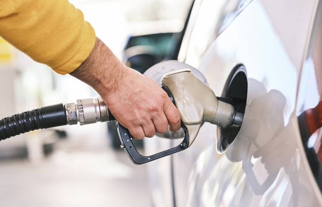бензин аналитик нефть цены авто заправка 2022