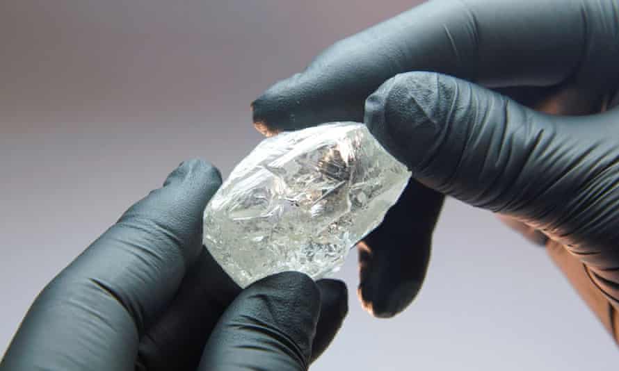Ювелирную промышленность обвиняют в продолжении использования российских алмазов «Алроса»