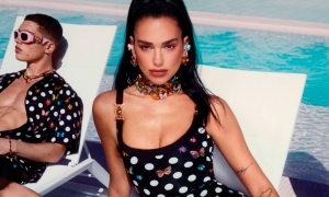 Versace представил свою круизную коллекцию в стиле 90-х в Каннах