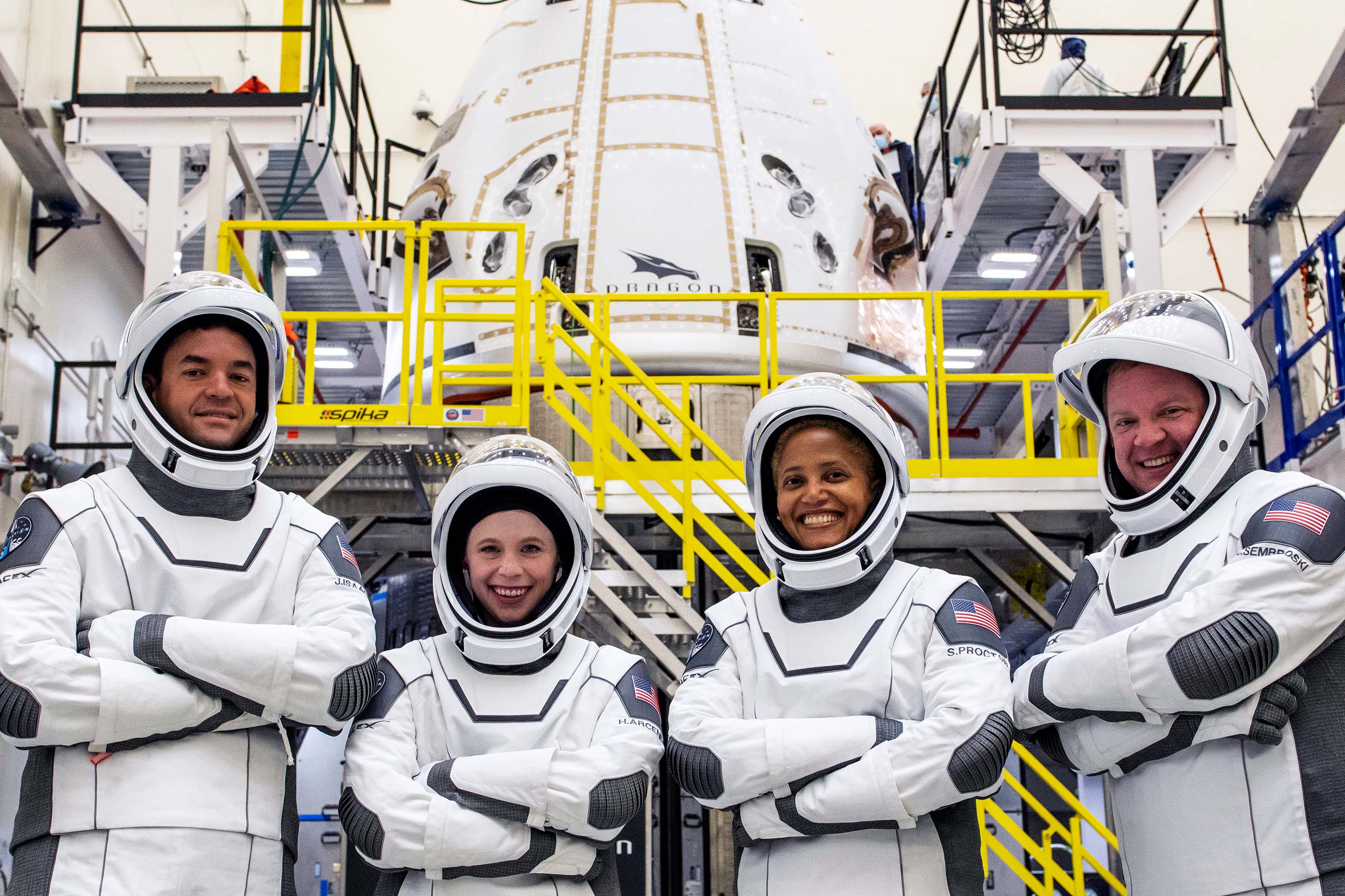 SpaceX Inspiration4 космос туризм орбита полет тесла космический корабль новости