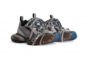 Новый дроп Balenciaga: «грязные» кроссовки в духе нулевых за $1150