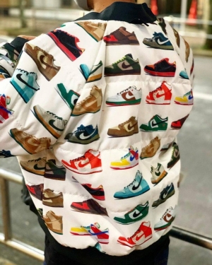 Новая куртка Nike с изображением разных моделей кроссовок SB Dunk