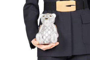 Gucci выпустил сумку-медвежонка с кристаллами за $43 тысячи